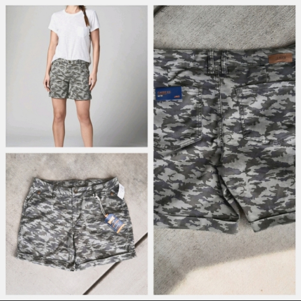 *SOLD* *NWT "Sandra" Camo Jag Jean Shorts